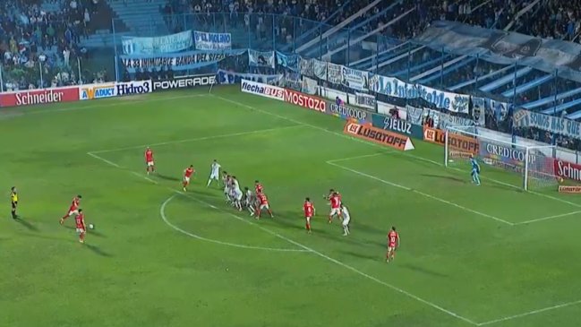 [VIDEO] Williams Alarcón anotó golazo de tiro libre para Huracán ante Atlético Tucumán
