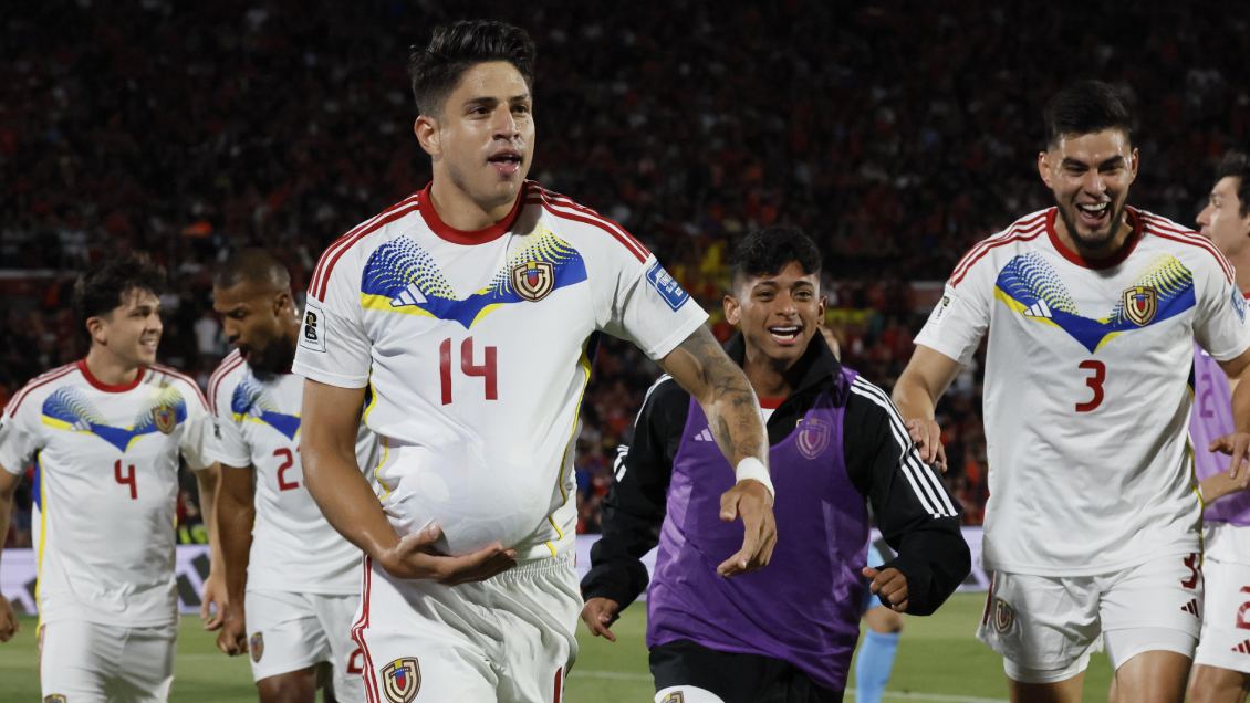 [VIDEO] Ramírez aprovechó error de Paulo Díaz y puso a Venezuela 2-1 sobre Chile