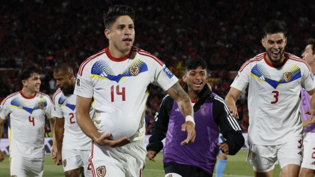 [VIDEO] Ramírez aprovechó error de Paulo Díaz y puso a Venezuela 2-1 sobre Chile