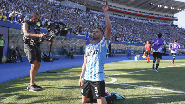[VIDEO] Adrián Martínez estiró la ventaja para Racing ante Cruzeiro en la final de la Sudamericana