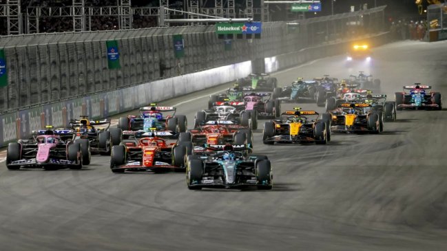 [VIDEO] Hinchas de la Fórmula 1 se las ingeniaron para ver el GP de Las Vegas