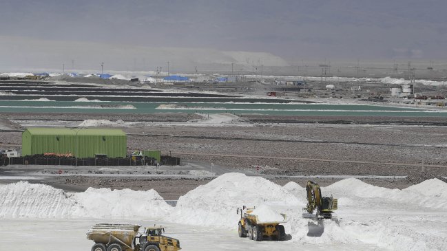 Bolivia firmó contrato con empresa china 