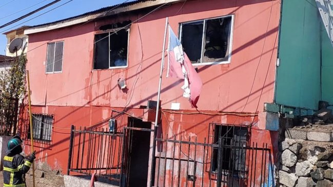 Siete personas resultaron damnificadas tras incendio en Antofagasta