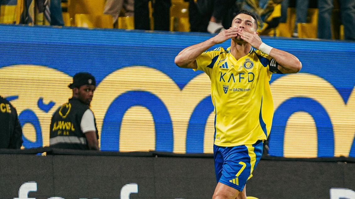 [VIDEO] Cristiano Ronaldo alcanzó los 915 goles con doblete ante Damac