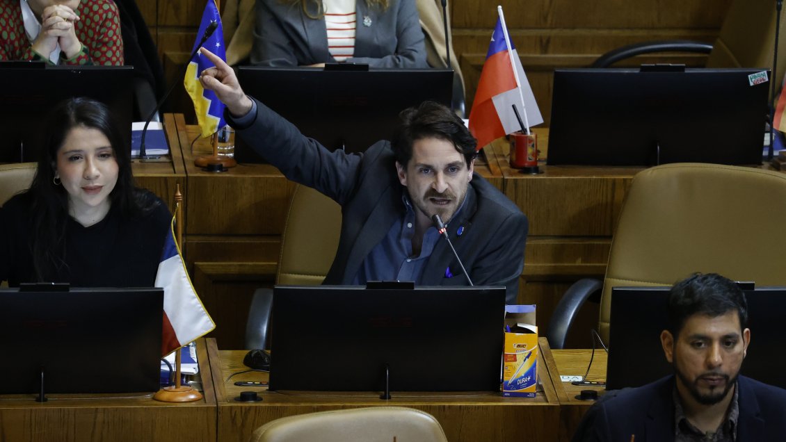 Diputado Winter eleva el tono contra las filtraciones en la Fiscalía y carga contra Valencia