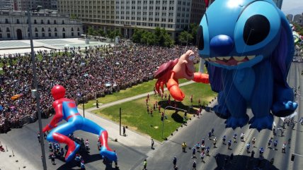  Las postales del desfile de globos gigantes por la Alameda 