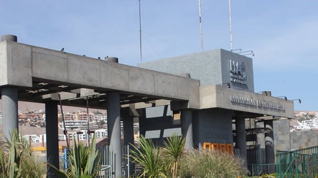 Estudiantes se tomaron sede de la U. de Antofagasta por despido masivo de docentes