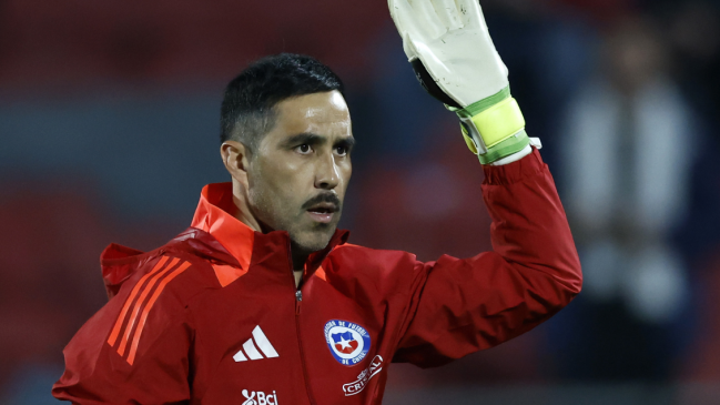 Colo Colo trabaja en el inicio de contactos formales con Claudio Bravo