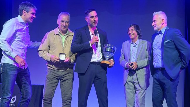 Municipalidad de La Reina entregó reconocimiento a Claudio Bravo