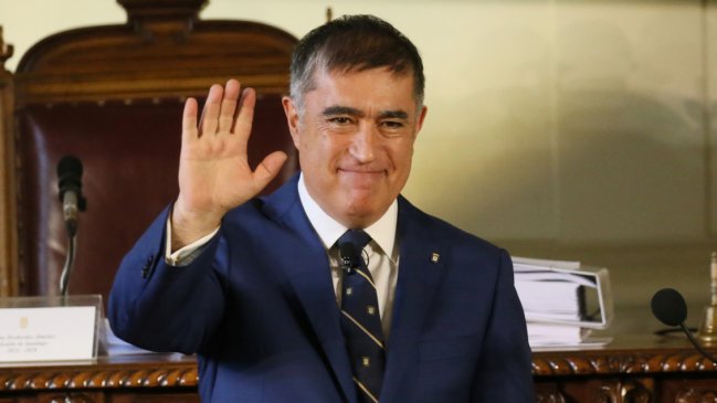 Desbordes asumió como alcalde de Santiago y prometió 