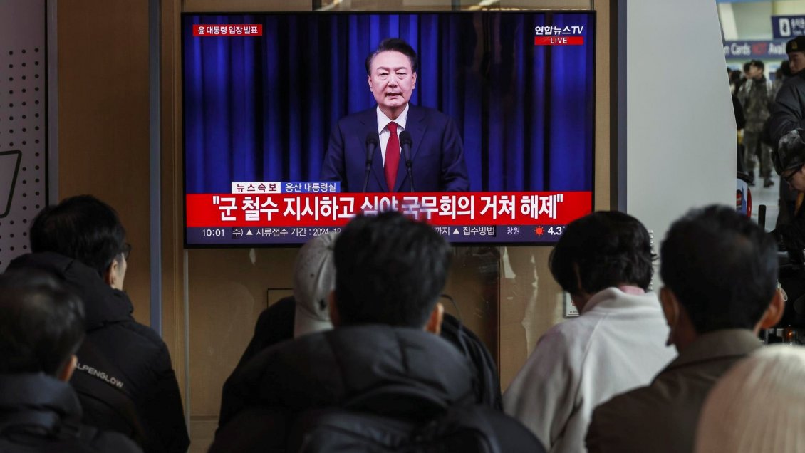Yoon pidió perdón por la ley marcial y deja el poder en manos de su partido