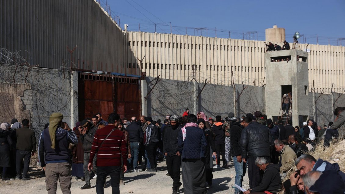 Hallaron decenas de cadáveres en prisión siria conocida por torturas