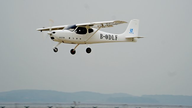 Nuevo avión deportivo de China realizó su vuelo inaugural