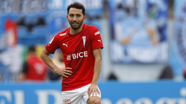 Universidad Católica oficializó la renovación de contrato de Cristián Cuevas