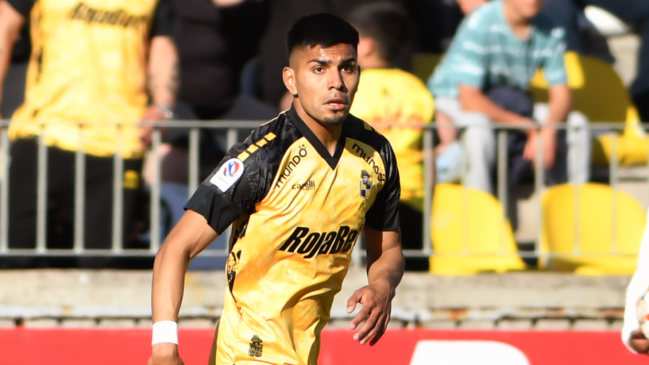 Universidad Católica oficializó la llegada de Dylan Escobar desde Coquimbo