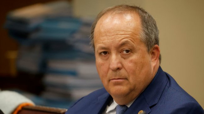 Fiscal Valencia enfrenta querella por bullada reunión con Hermosilla y Chadwick