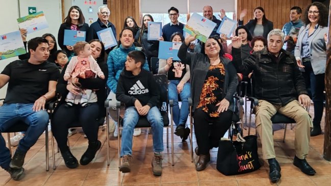 Minvu entregó 30 subsidios habitacionales a familias de Coyhaique