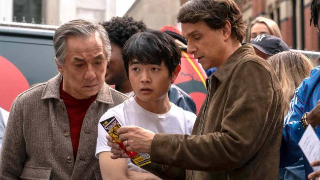 Jackie Chan y Ralph Macchio recuerdan al Sr. Miyagi en el trailer de 