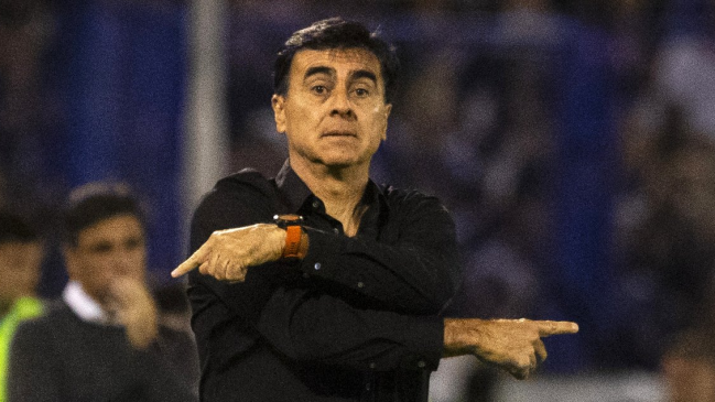 Quinteros se bajó de Vélez para el Trofeo de Campeones: Irá al matrimonio de su hija