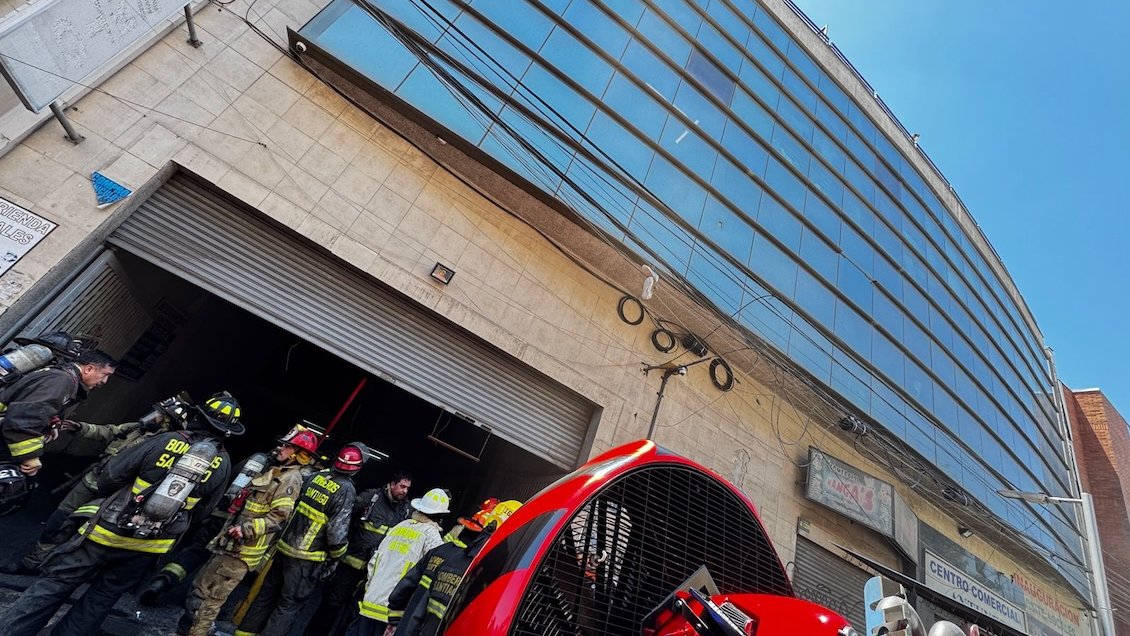 Incendio afectó bodegas subterráneas en el Barrio Meiggs