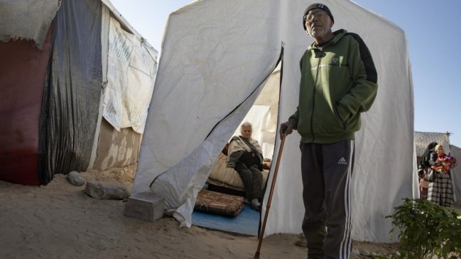 Nuevo enemigo: el frío causa primeras muertes entre los desplazados de Gaza