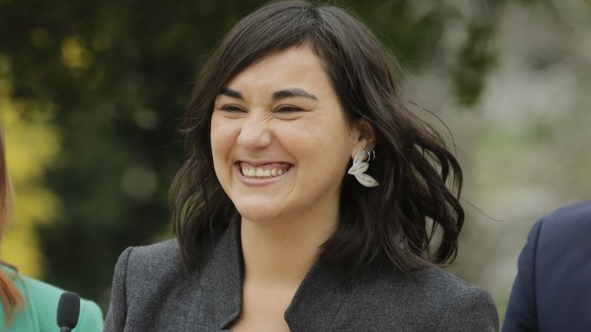 Crece la familia: Exministra Izkia Siches anunció que será madre por segunda vez