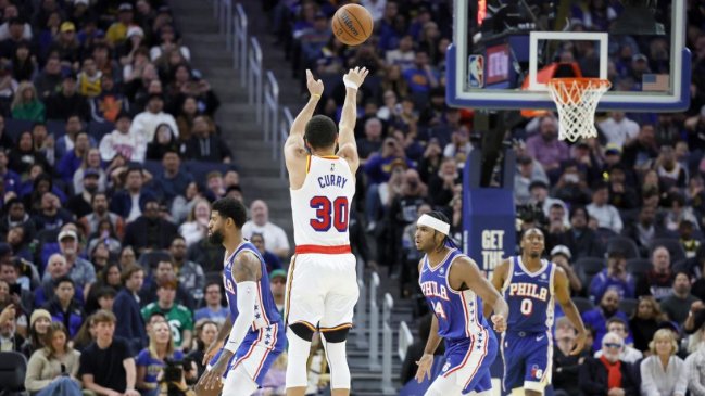 Stephen Curry comandó arrolladora victoria de Golden State sobre Philadelphia