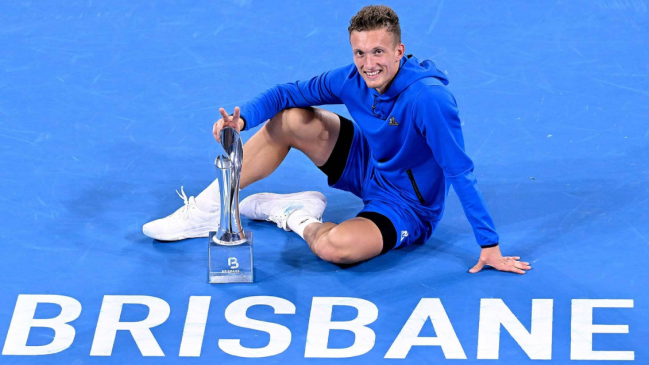 Lehecka se quedó con el ATP de Brisbane tras el abandono de Opelka por lesión