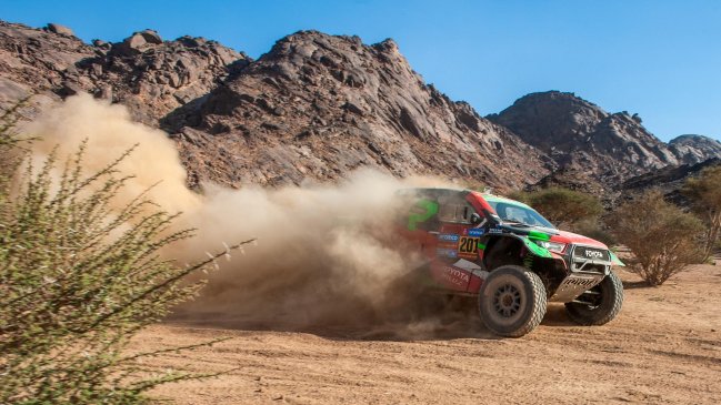 El saudí Yazeed Al-Rajhi lideró la primera parte de la etapa de 48 horas en autos del Dakar