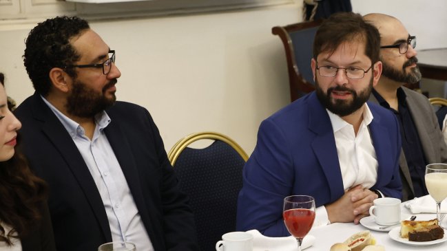 Presidente Boric desayunó con estudiantes que se distinguieron en la PAES