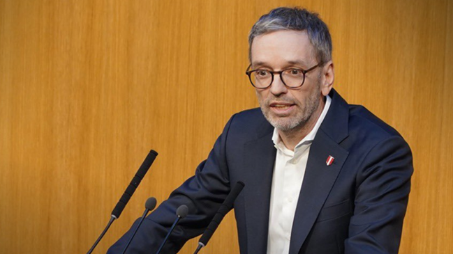 Austria encarga a líder ultraderechista formar gobierno tras fracaso negociador