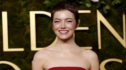   Emma Stone sorprendió con cambio de look en los Globos de Oro 2025 