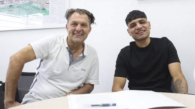 Claudio Aquino firmó su contrato como primer refuerzo de Colo Colo para el centenario
