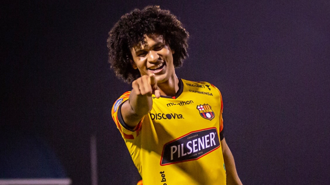 Bello llegó a Chile para sumarse a la UC y recordó el tetracampeonato: 