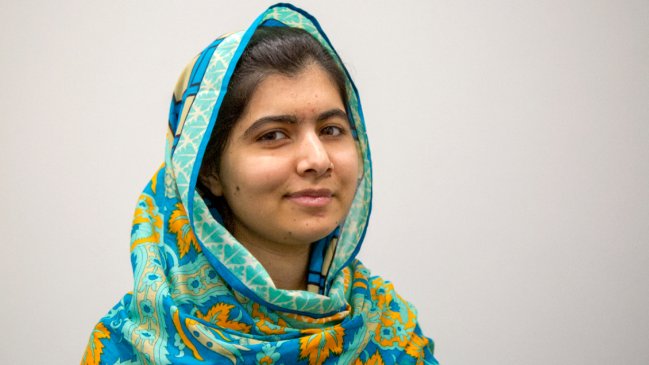 La Nobel Malala Yousafzai regresó a su natal Pakistán entre la admiración y el recelo