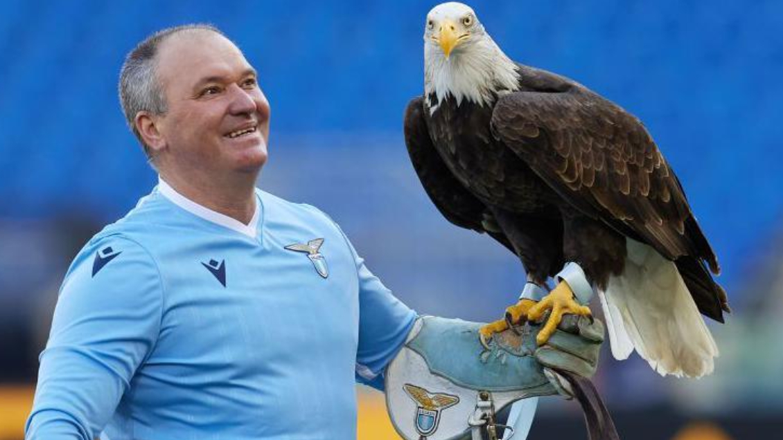 Lazio despidió al controlador del águila del equipo tras publicar fotos íntimas