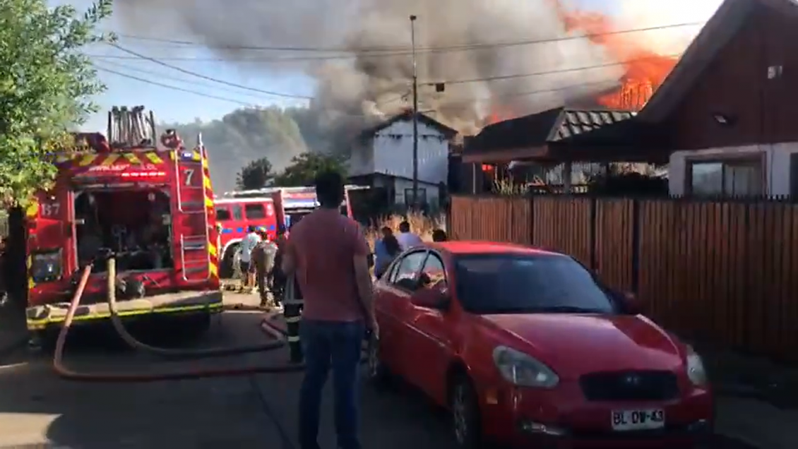 Incendio en Temuco consumió cuatro casas y dejó un herido