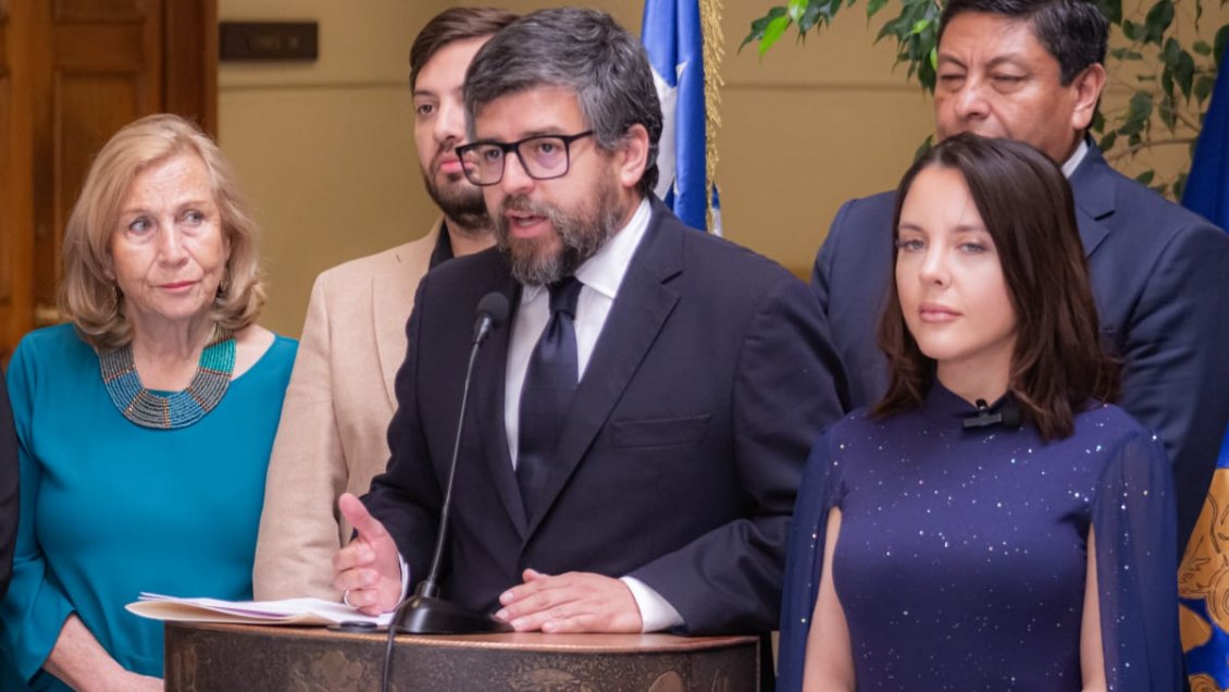 Diputados aprueban proyecto que prohíbe pagos en efectivo a los 