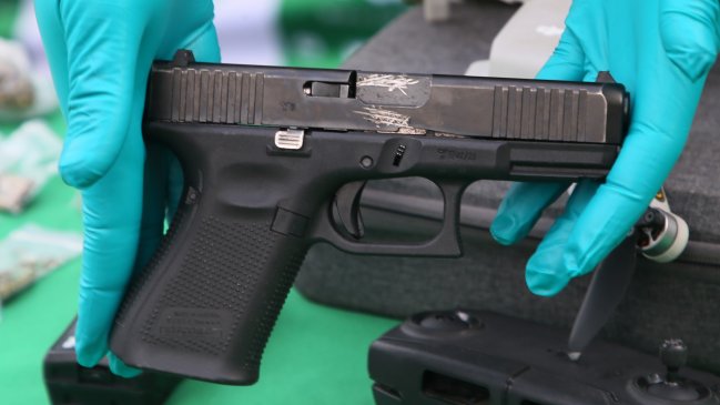 Carabineros allanó 10 casas en La Legua Emergencia y detuvo a cinco personas