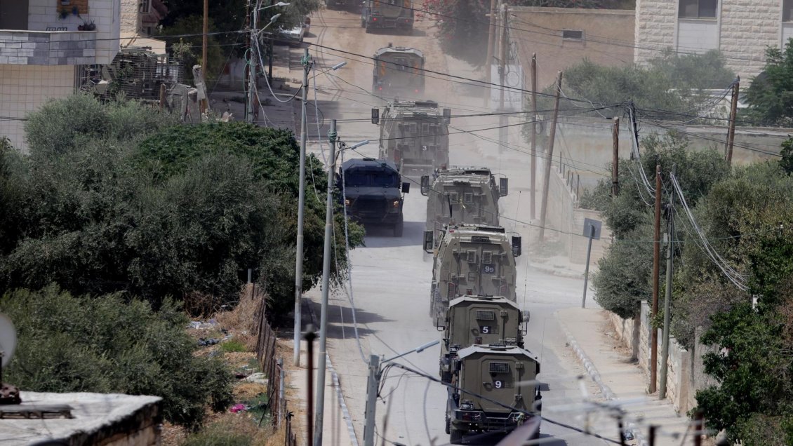 Israel amenaza con no excarcelar presos palestinos si Hamás no dice a qué rehenes liberará