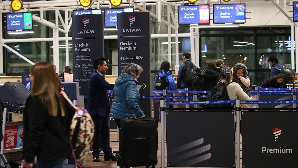 Cambios a ley de migraciones: Aerolíneas advierten que no podrán verificar documentos
