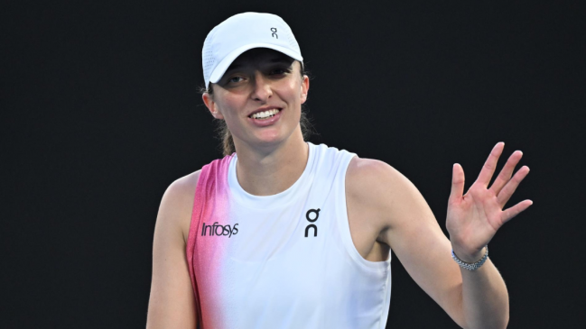 Swiatek pasó la aplanadora ante Lys para avanzar a cuartos de final en Australia