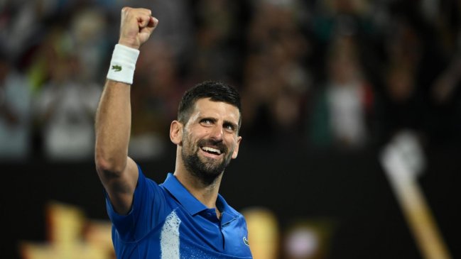 Un incombustible Novak Djokovic venció a Alcaraz y avanzó a semifinales en Australia