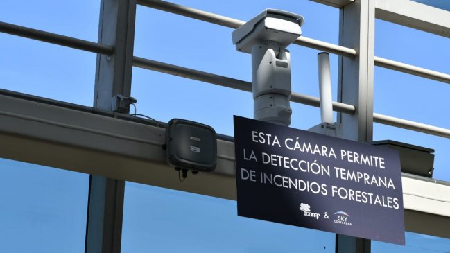 Instalan cámaras detectoras de incendios forestales en mirador del Costanera Center