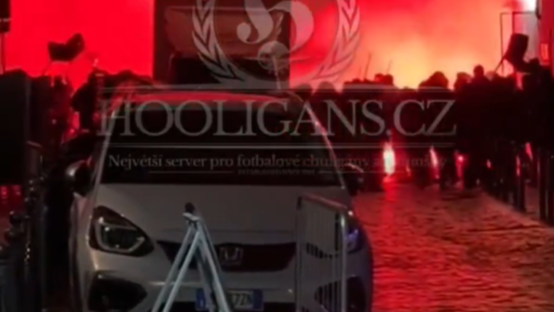 Barristas de Real Sociedad y Lazio protagonizaron masiva pelea en las calles de Roma