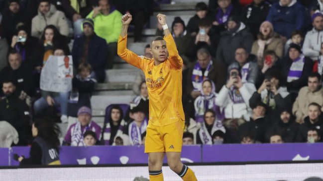 Real Madrid goleó a Real Valladolid con triplete de Kylian Mbappé y afirmó su liderato en España