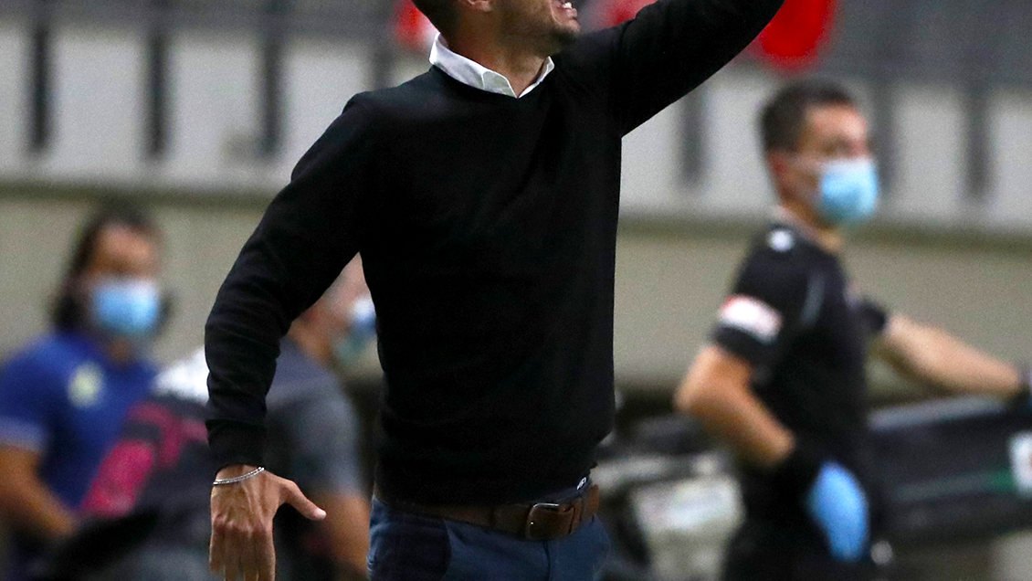 En México acusan a exentrenador del fútbol chileno por robo y abandono de deberes