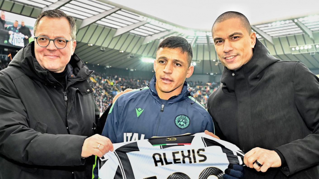 Alexis Sánchez fue homenajeado por sus 100 partidos en Udinese
