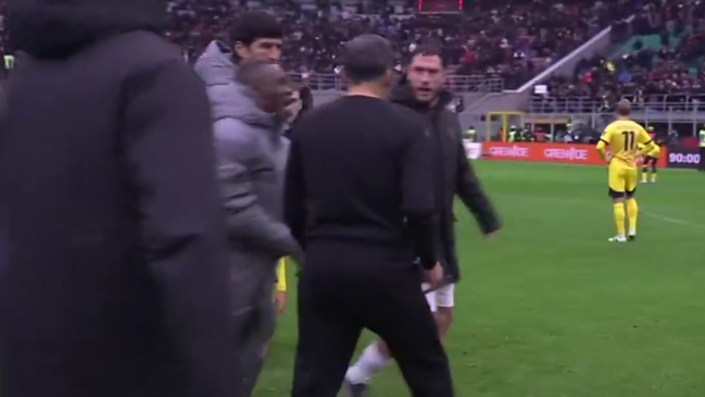[VIDEO] DT de AC Milan casi se va a las manos con su jugador tras la victoria ante Parma