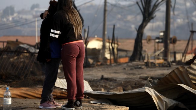 Damnificados por el incendio de Viña del Mar exigen respuestas del Gobierno
